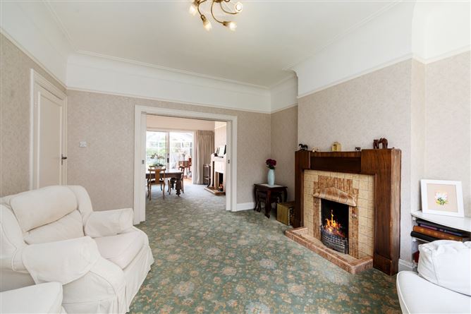https://photos-a.propertyimages.ie/media/7/1/8/4925817/52572481-28b4-455a-b0a6-1c3f201e04e2_l.jpg