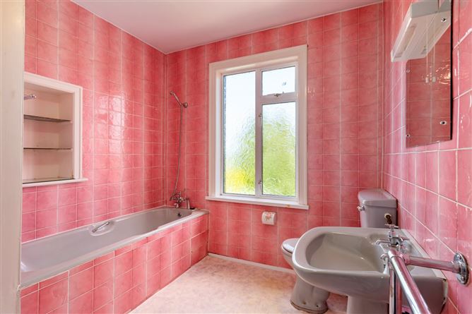 https://photos-a.propertyimages.ie/media/7/1/8/4925817/52572481-28b4-455a-b0a6-1c3f201e04e2_l.jpg