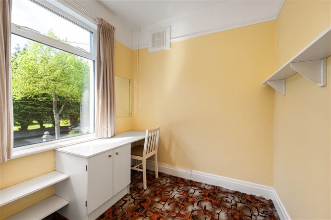 https://photos-a.propertyimages.ie/media/7/1/8/4925817/52572481-28b4-455a-b0a6-1c3f201e04e2_l.jpg