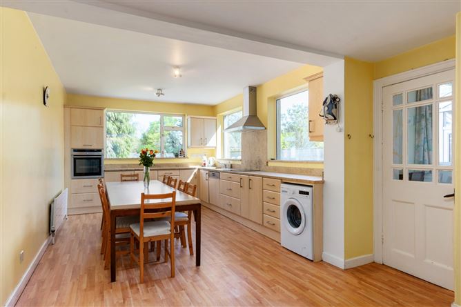 https://photos-a.propertyimages.ie/media/7/1/8/4925817/52572481-28b4-455a-b0a6-1c3f201e04e2_l.jpg