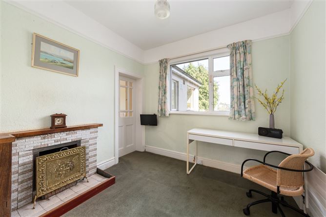 https://photos-a.propertyimages.ie/media/7/1/8/4925817/52572481-28b4-455a-b0a6-1c3f201e04e2_l.jpg