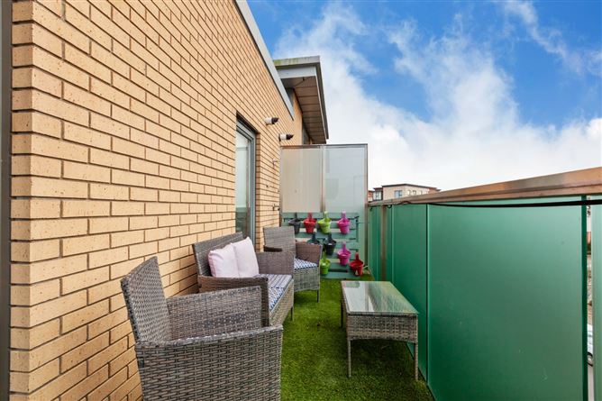 https://photos-a.propertyimages.ie/media/7/1/8/4955817/56b21994-54aa-4489-a3ac-8195fc7c430e_l.jpg