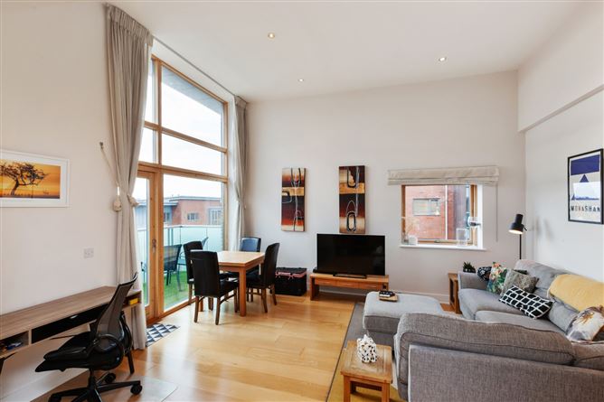 https://photos-a.propertyimages.ie/media/7/1/8/4955817/56b21994-54aa-4489-a3ac-8195fc7c430e_l.jpg