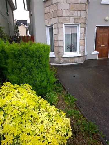 https://photos-a.propertyimages.ie/media/7/1/8/5003817/8c5f3ee5-0180-423c-b879-4a9c577db180_l.jpg