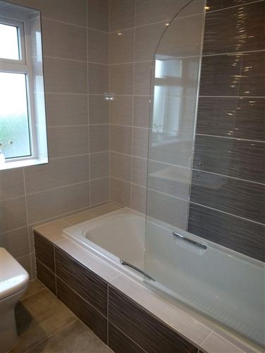 https://photos-a.propertyimages.ie/media/7/1/8/5003817/8c5f3ee5-0180-423c-b879-4a9c577db180_l.jpg