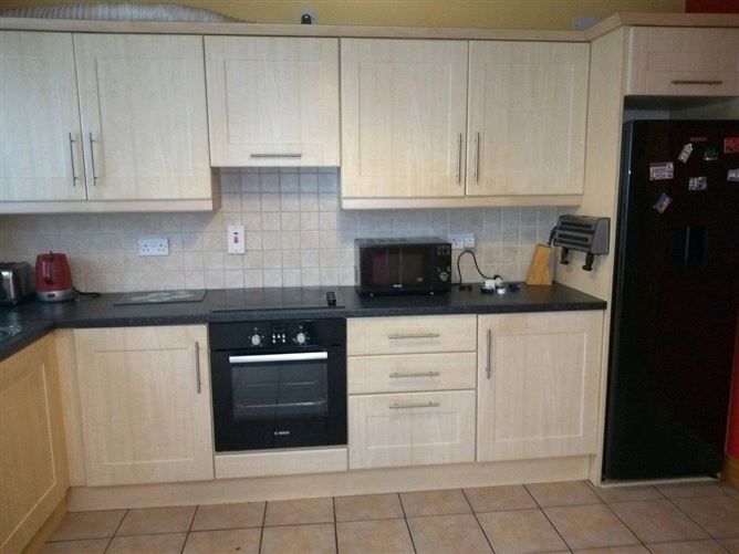 https://photos-a.propertyimages.ie/media/7/1/8/5003817/8c5f3ee5-0180-423c-b879-4a9c577db180_l.jpg
