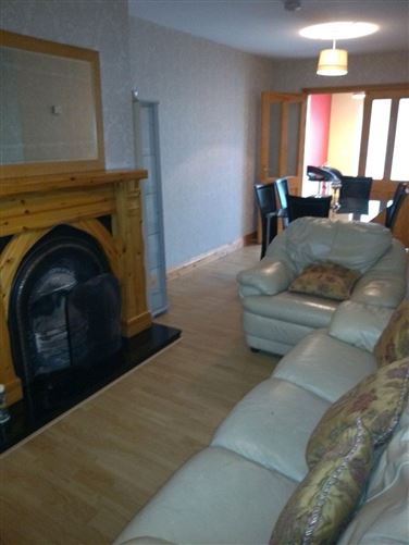 https://photos-a.propertyimages.ie/media/7/1/8/5003817/8c5f3ee5-0180-423c-b879-4a9c577db180_l.jpg