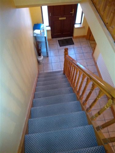 https://photos-a.propertyimages.ie/media/7/1/8/5003817/8c5f3ee5-0180-423c-b879-4a9c577db180_l.jpg