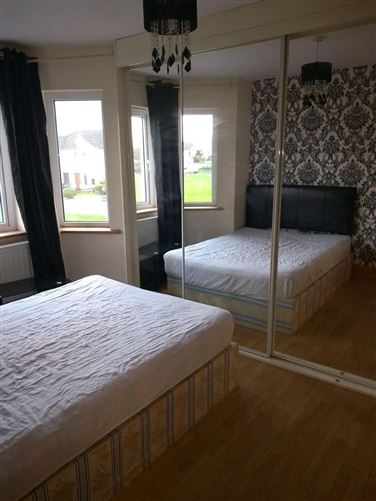 https://photos-a.propertyimages.ie/media/7/1/8/5003817/8c5f3ee5-0180-423c-b879-4a9c577db180_l.jpg