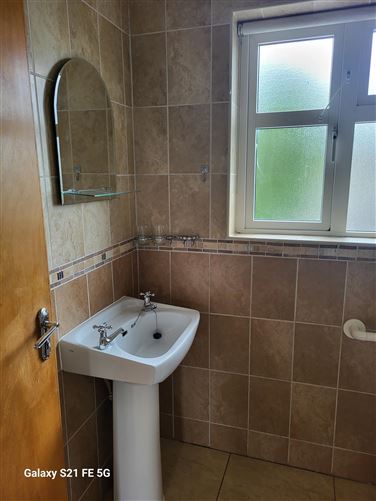 https://photos-a.propertyimages.ie/media/7/1/8/5008817/493bddbd-54f1-4dd2-8b22-f2542309abaf_l.jpg