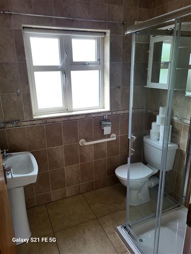 https://photos-a.propertyimages.ie/media/7/1/8/5008817/493bddbd-54f1-4dd2-8b22-f2542309abaf_l.jpg