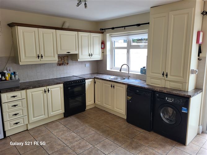 https://photos-a.propertyimages.ie/media/7/1/8/5008817/493bddbd-54f1-4dd2-8b22-f2542309abaf_l.jpg