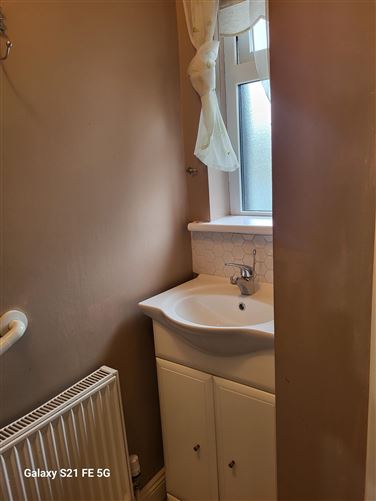 https://photos-a.propertyimages.ie/media/7/1/8/5008817/493bddbd-54f1-4dd2-8b22-f2542309abaf_l.jpg