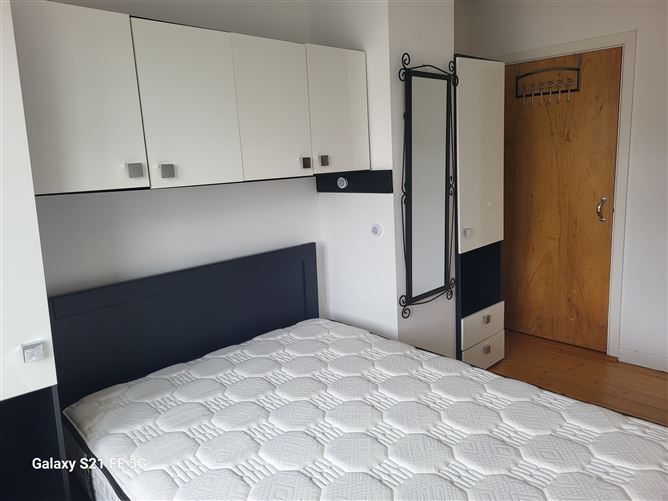 https://photos-a.propertyimages.ie/media/7/1/8/5008817/493bddbd-54f1-4dd2-8b22-f2542309abaf_l.jpg