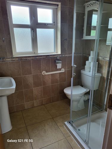 https://photos-a.propertyimages.ie/media/7/1/8/5008817/493bddbd-54f1-4dd2-8b22-f2542309abaf_l.jpg