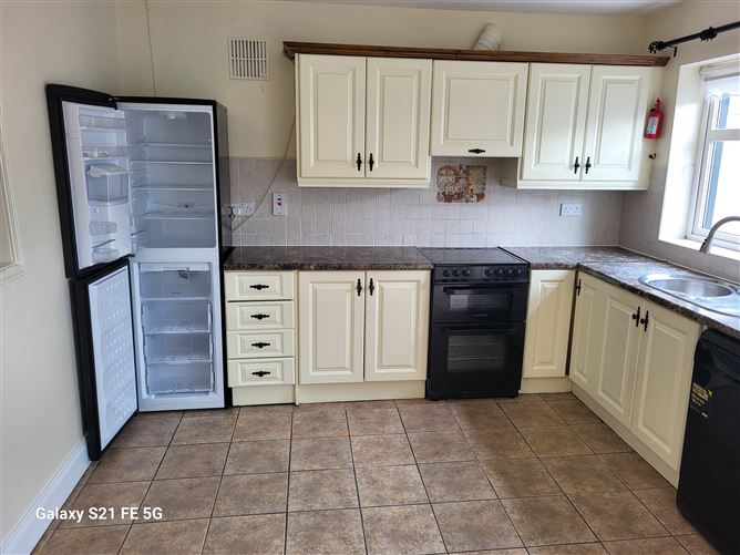https://photos-a.propertyimages.ie/media/7/1/8/5008817/493bddbd-54f1-4dd2-8b22-f2542309abaf_l.jpg