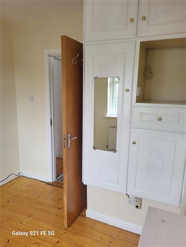 https://photos-a.propertyimages.ie/media/7/1/8/5008817/493bddbd-54f1-4dd2-8b22-f2542309abaf_l.jpg
