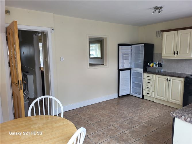 https://photos-a.propertyimages.ie/media/7/1/8/5008817/493bddbd-54f1-4dd2-8b22-f2542309abaf_l.jpg