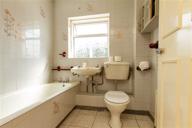 Photo 10 of 14 — 60 Liscarne Gardens, Clondalkin, Dublin 22