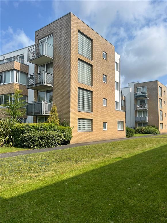 34 Griffith Hall, Drumcondra, Dublin 9