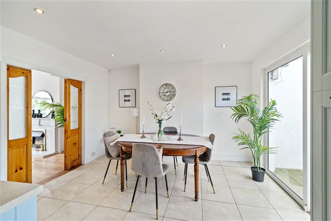 Photo 5 of 18 — 33 Ballinteer Crescent, Ballinteer, Dublin 16