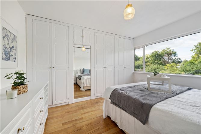 Photo 8 of 18 — 33 Ballinteer Crescent, Ballinteer, Dublin 16