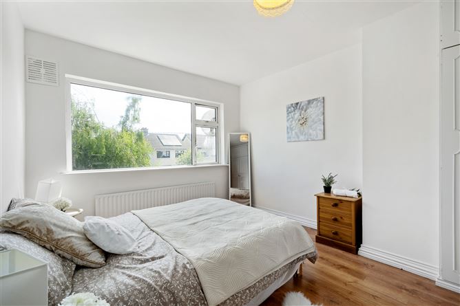 Photo 9 of 18 — 33 Ballinteer Crescent, Ballinteer, Dublin 16