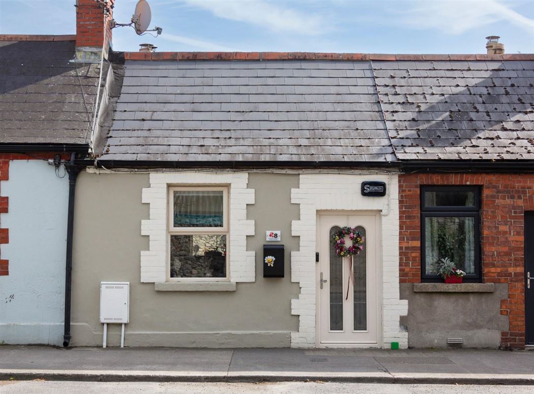 8 Stradbrook Cottages, Stradbrook Road, Blackrock, County Dublin