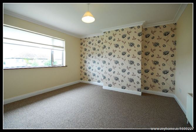 33 SHANGLAS ROAD, Santry,  Dublin 9