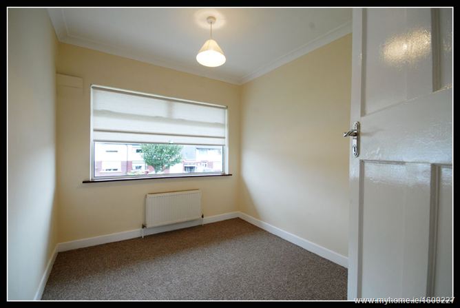 33 SHANGLAS ROAD, Santry,  Dublin 9