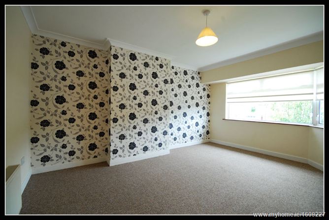 33 SHANGLAS ROAD, Santry,  Dublin 9