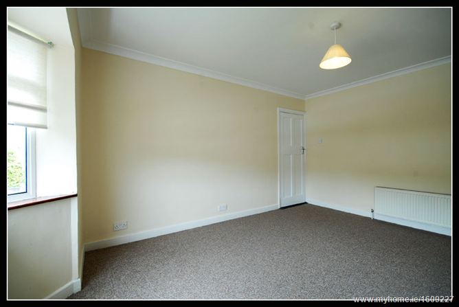 33 SHANGLAS ROAD, Santry,  Dublin 9