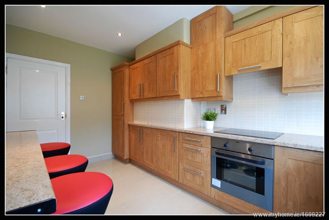 33 SHANGLAS ROAD, Santry,  Dublin 9