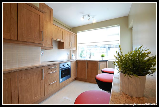 33 SHANGLAS ROAD, Santry,  Dublin 9