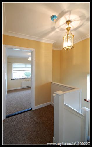 33 SHANGLAS ROAD, Santry,  Dublin 9