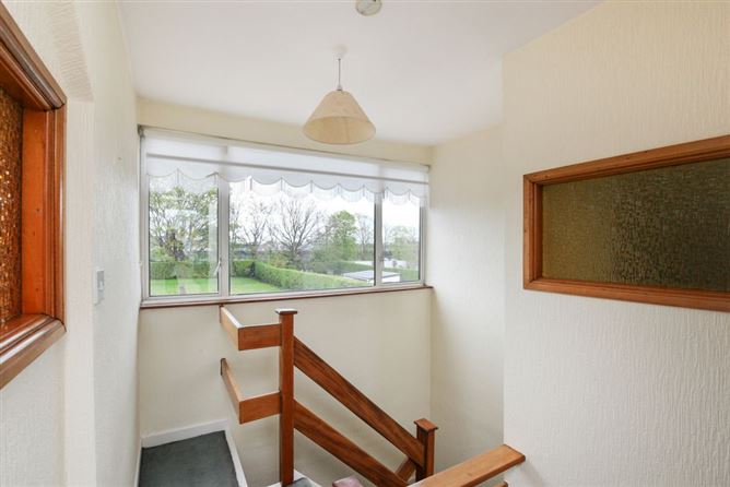 https://photos-a.propertyimages.ie/media/7/2/2/4899227/92d7704d-93a2-48c5-80b0-4818ddecac47_l.jpg