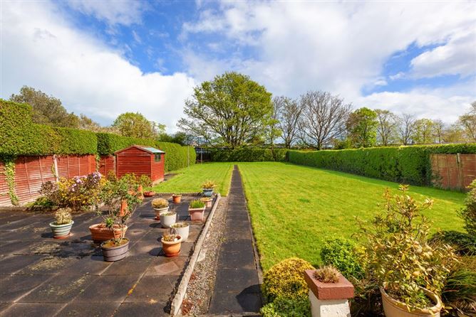 https://photos-a.propertyimages.ie/media/7/2/2/4899227/92d7704d-93a2-48c5-80b0-4818ddecac47_l.jpg