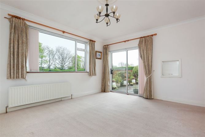https://photos-a.propertyimages.ie/media/7/2/2/4899227/92d7704d-93a2-48c5-80b0-4818ddecac47_l.jpg