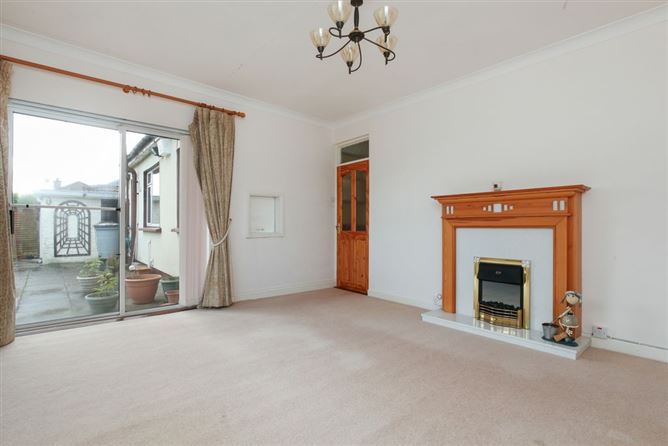 https://photos-a.propertyimages.ie/media/7/2/2/4899227/92d7704d-93a2-48c5-80b0-4818ddecac47_l.jpg