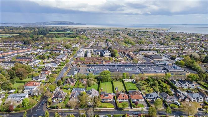 https://photos-a.propertyimages.ie/media/7/2/2/4899227/92d7704d-93a2-48c5-80b0-4818ddecac47_l.jpg