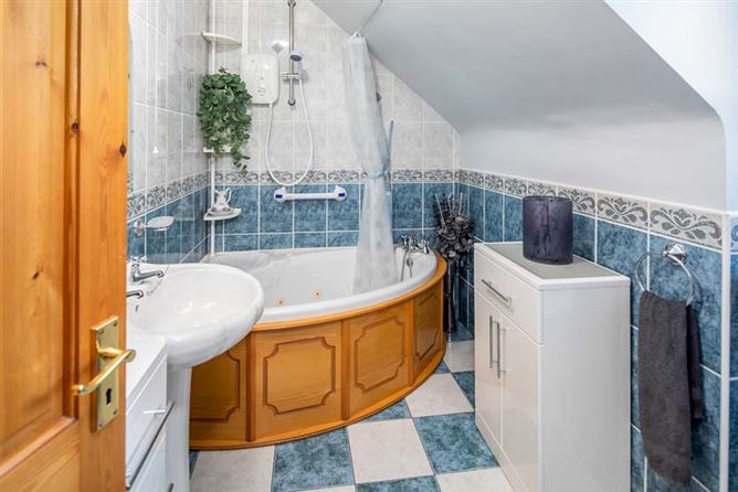 Cobh Cross, Carrigtwohill, Cork