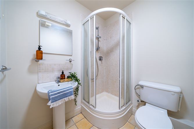 221 Gracepark Manor, Drumcondra, Dublin 9