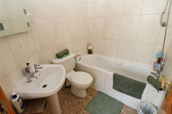 5 Castlemartin Drive , Bettystown, Meath