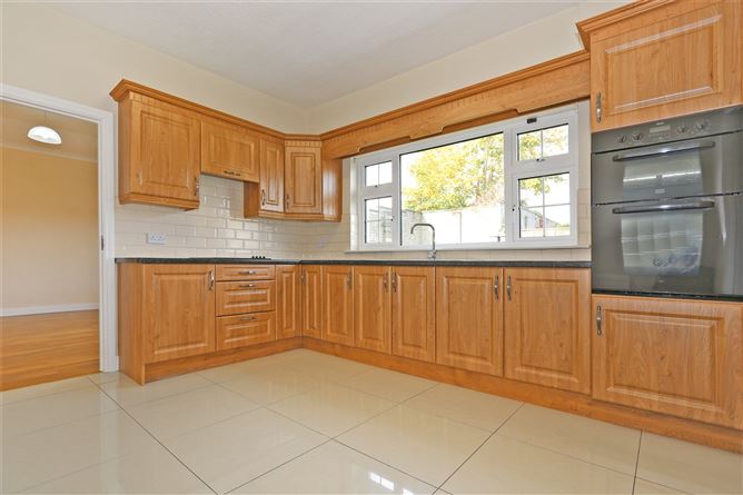 61 Tullyvarraga Crescent, Shannon, Co. Clare