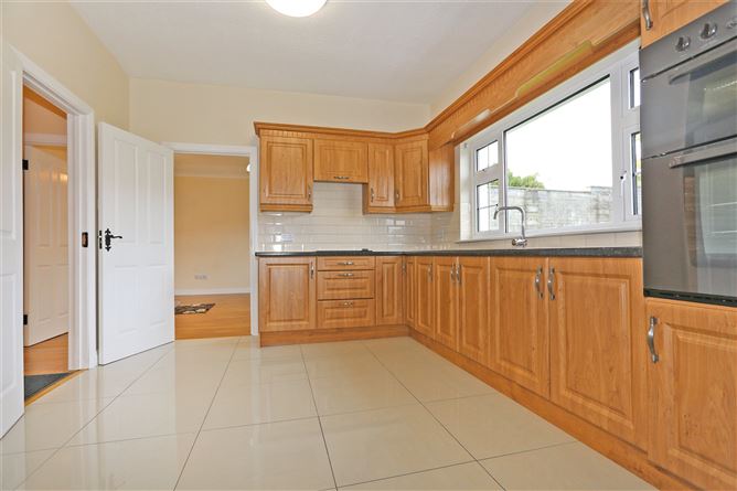 61 Tullyvarraga Crescent, Shannon, Co. Clare