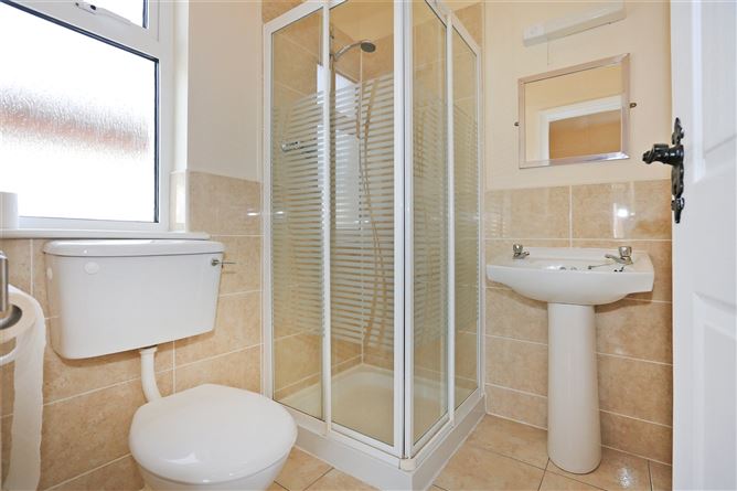 61 Tullyvarraga Crescent, Shannon, Co. Clare