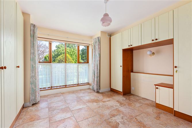 https://photos-a.propertyimages.ie/media/7/2/6/4997627/5d4086b9-6db0-4df9-8637-59c81bbdd362_l.jpg