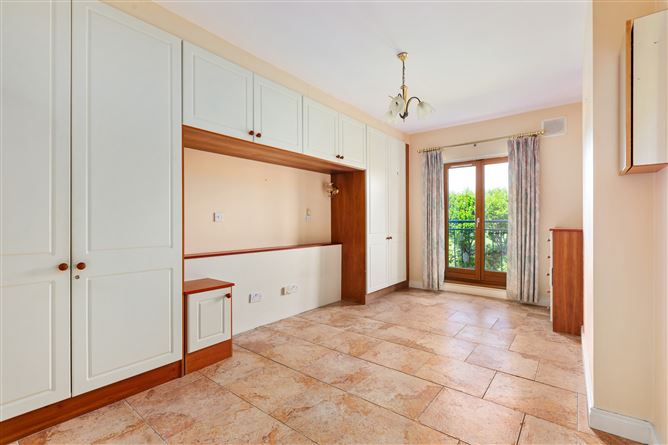 https://photos-a.propertyimages.ie/media/7/2/6/4997627/5d4086b9-6db0-4df9-8637-59c81bbdd362_l.jpg