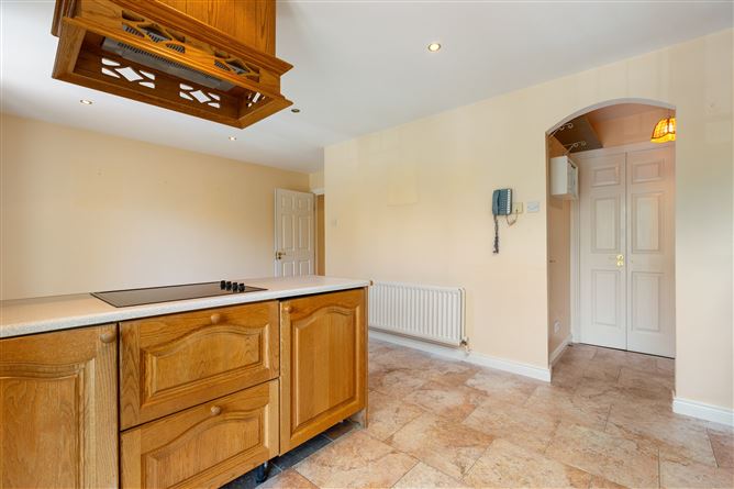 https://photos-a.propertyimages.ie/media/7/2/6/4997627/5d4086b9-6db0-4df9-8637-59c81bbdd362_l.jpg