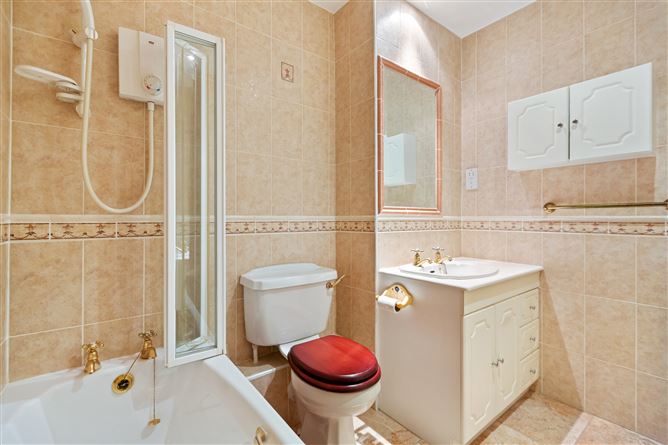 https://photos-a.propertyimages.ie/media/7/2/6/4997627/5d4086b9-6db0-4df9-8637-59c81bbdd362_l.jpg
